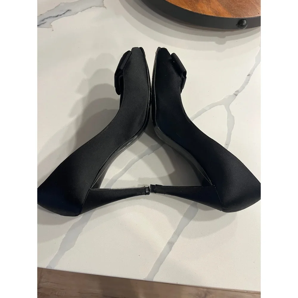 Vintage Salvatore Ferragamo Black Satin Peep Toe Bow Heels Size‎ 8.5 Italy Pumps